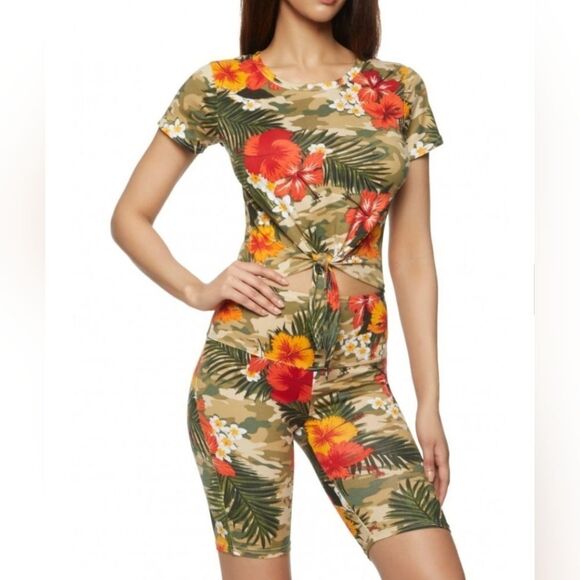 Plus, size Camo Floral Print 2pc short and tee set sz. 1x - Picture 3 of 3